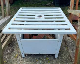 105 Metal Umbrella Accent Tablemin