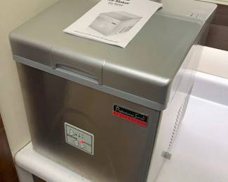 105 Professional Series Stainless Ice Makermin