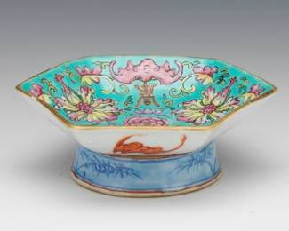 A Qing Famille Rose Porcelain Footed Dish 