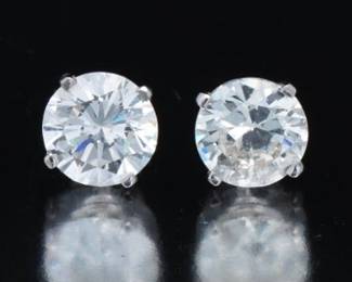 A Pair of Diamond 2.61 Carat Stud Earrings 