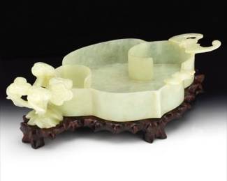 A Chinese Fine Jade Lingzhi Brush Washer with Bats 