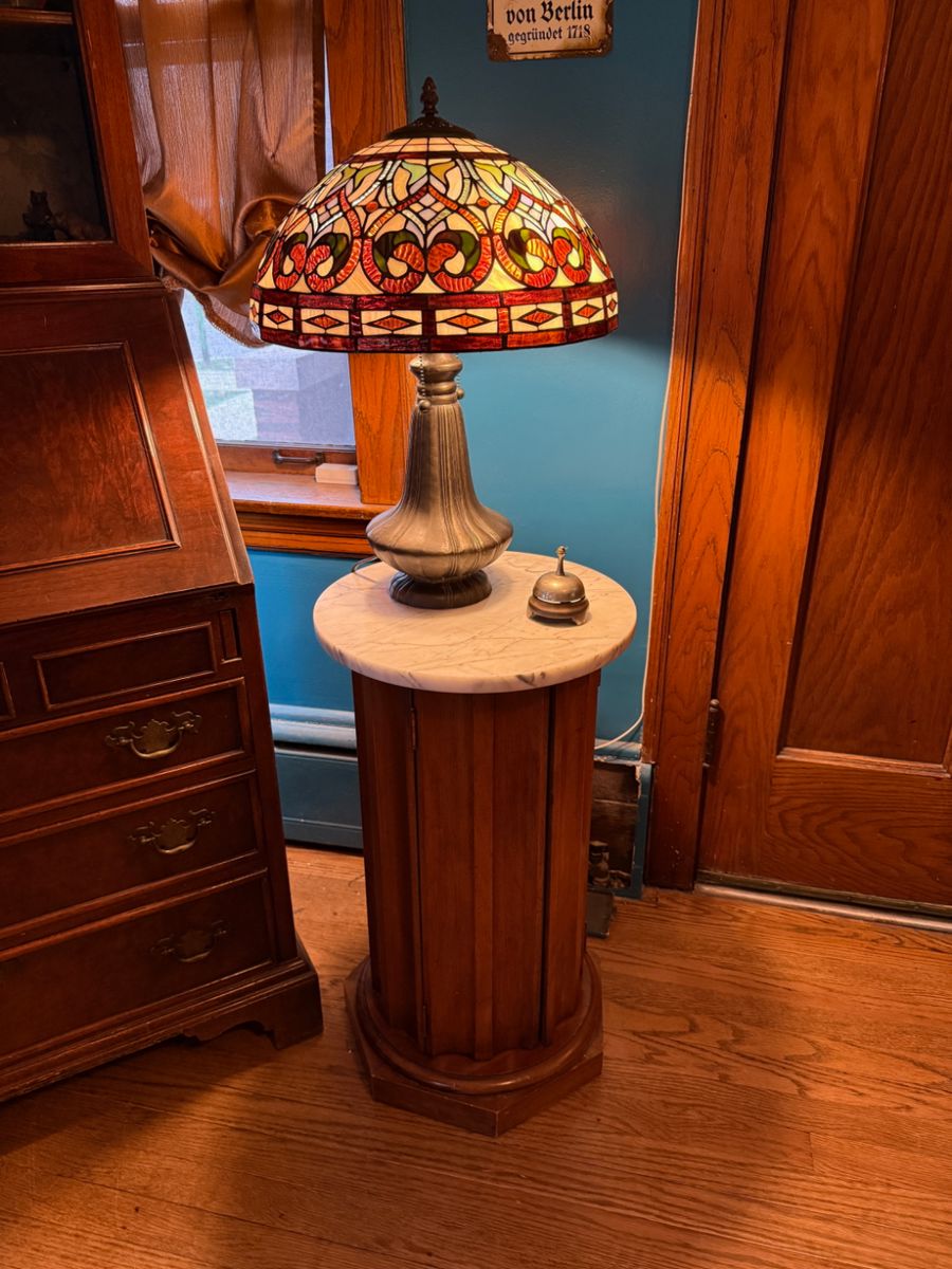 Stained glass Tiffany style table lamp