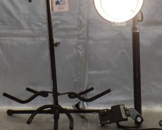 LIGHT AND ON STAGE GUITAR STAND