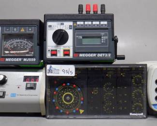 LOT OF 5 ELECTRONICS INCLUDING MEGGER MJ559, DET3/2, HONEYWELL CONTROL BOX, FIBER SCIENTIFIC FB300, VWR SCIENTIFIC