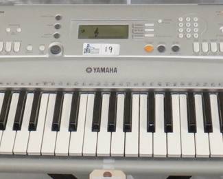 YAMAHA ELECTRIC PIANO WITH STAND