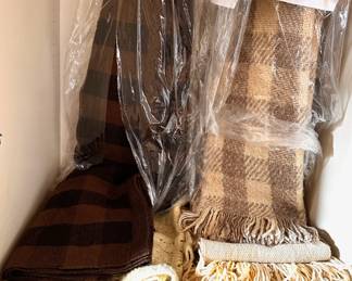 4 Afghan Throw Blankets, 2 Freshly Drycleaned
Lot #: 124