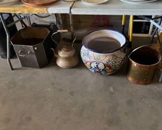 Assorted Kitchenware and Home Décor
A selection of kitchenware, including plates, bowls, and serving dishes, alongside decorative copper and ceramic pots. Great for both practical and decorative uses.