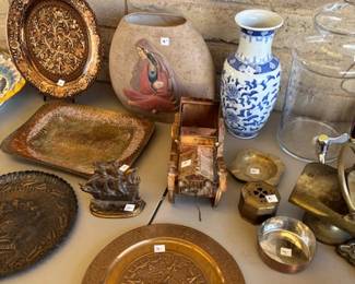 Antique & Vintage Collectibles
A tabletop display featuring a variety of unique collectibles, including brass plates, vases, pottery, and other decorative treasures. A must-see for antique enthusiasts.