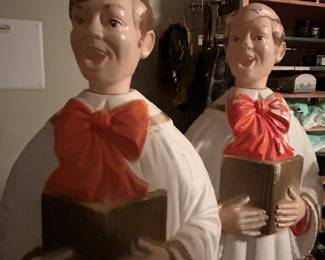 OMGoodness this pair of carolers is almost 5ft tall