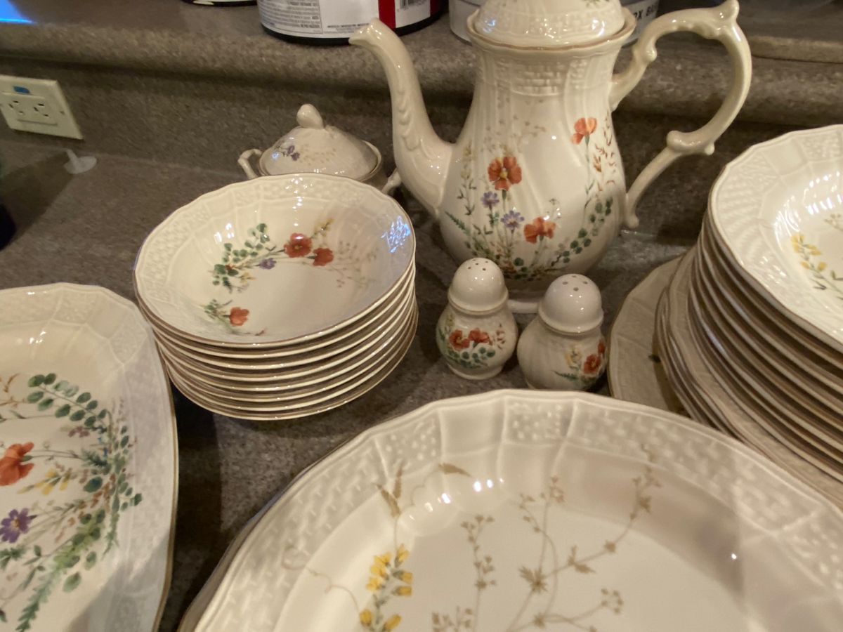 Mikasa 8 piece servings + more 