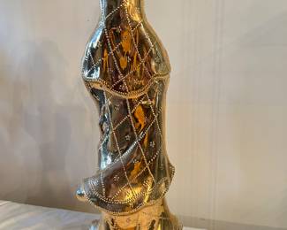 Back view of Tall Kwan Yi gold porcelain statue ~