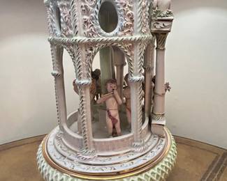 (close up) Cherub Porcelain lamp