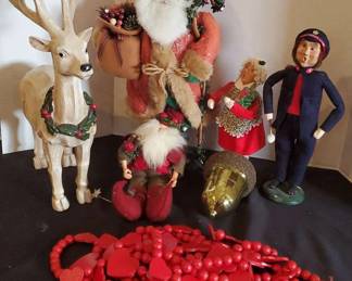  Oversized Santa, Reindeer, And Figures