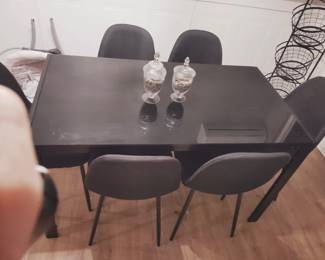 Dining table mint condition is stream month old six share custom-made fabric mint condition perfect not even one of scratch paid $1,200 now is $200 for the whole set