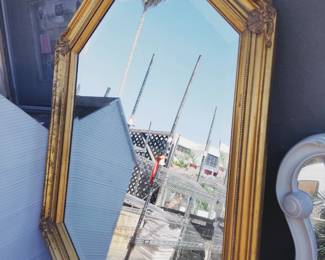 Beautiful mirror Billy Gold frame it's yours with $15