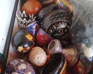 The eggs is a big collection it's over 100 pieces All kind of natural stone jade oxy and every kind of a stone beautiful mint condition you can have the whole collection or buy-bye pieces caused from $1 to $10