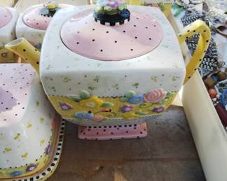 This is a beautiful set over 20 pieces cost about $900 it's yours with $120