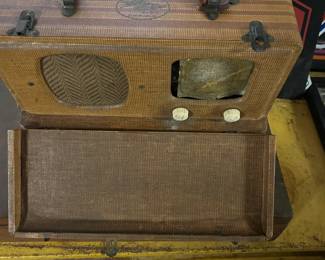 Vintage Zenith Long Distance Radio