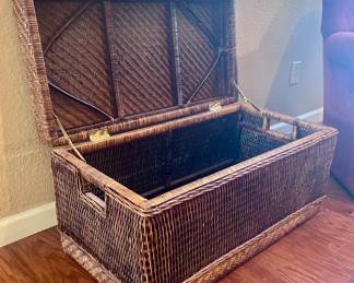 Basket storage chest