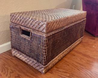 Basket storage bin