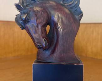 Horse sculpture decor