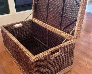 Storage basket
