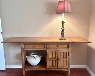 Rolling console table with folding leafs on each side