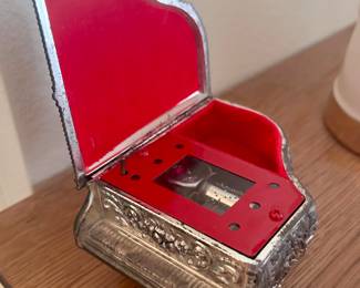 Mini vintage piano music box