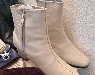 Women’s white heeled boots 