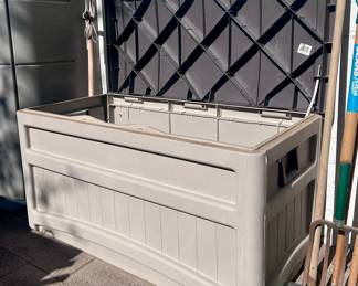 Outdoor storage bin
