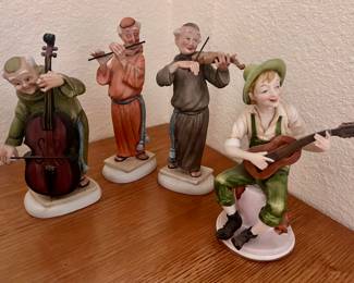 Joyful musicians figure set