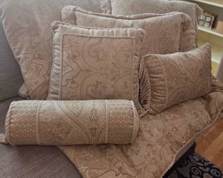 full view of comforter set