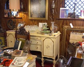 Items Located In The Dining Room