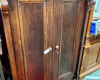 Empire Style Work Station