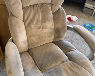 Rolling oversize office chair