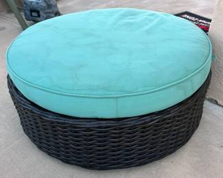 Outdoor ottoman