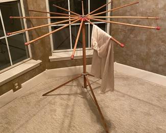 ANTIQUE DRYING RACK FOR INITMATES