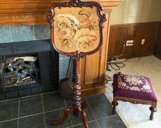 BEAUTIFUL ANTIQUE ADJUSTIBLE FIREPLACE SCREEN.
