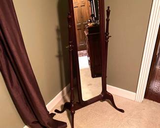 BEAUTIFUL ANTIQUE CHEVAL FULL LENGTH MIRROR.