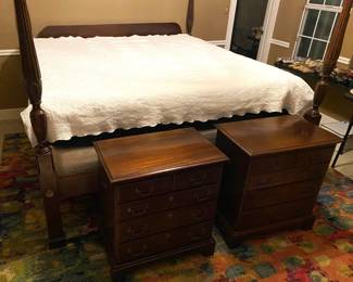 VINTAGE LINK-TAYLOR HEIRLOOM GALLERY KING SIZE BEDROOM SET. 4 POSTER BED WITH NIGHT STANDS.