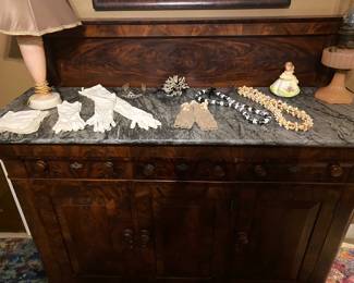 BEAUTIFUL ANTIQUE MARBLE TOP DRESSER WITH MIRROR.