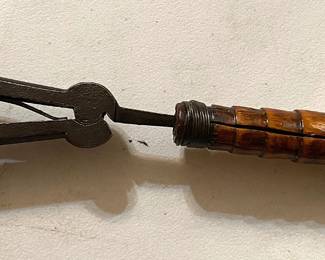 ANTIQUE HAND VISE