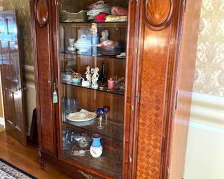 GORGEOUS ANTIQUE LIGHTED 3 DOOR DISPLAY CASE AND OR CHINA CABINET.