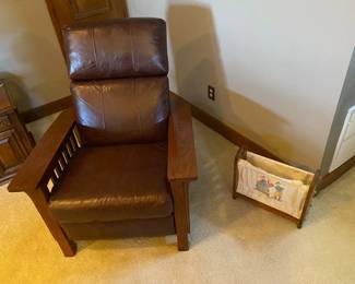 ANOTHER VINTAGE HEAVY LEATHER RECLINER.