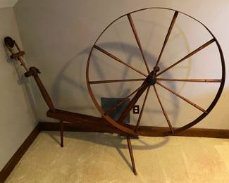 VERY LARGE ANTIQUE SPINNING WHEEL