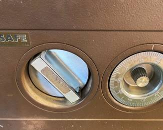 VINTAGE HEAVY DUTY FIRESAFE WITH ALL ITS BOOKS AND COMBO.