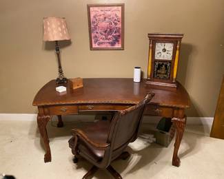 GORGEOUS EXCECUTIVE DESK AND LEATHER CHAIR.