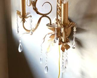 ANTIQUE WALL LAMP.