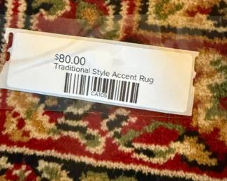 Traditional Style Accent Rug