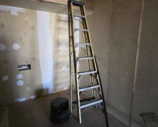 4160 Husky 8 AFrame Ladder and Step Stool